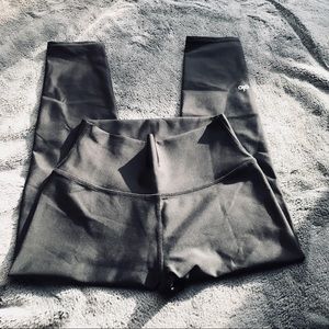 NWOT Alo High-waisted Capri